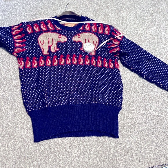 Jantzen sweater features a fun 1940s theme of polar bears and penguins. - Picture 2 of 5